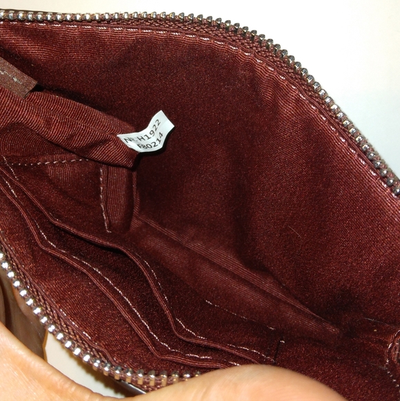 Brand New COACH Signature Glitter Embossed Leather Corner Zip Wristlet - Picture 9 of 12